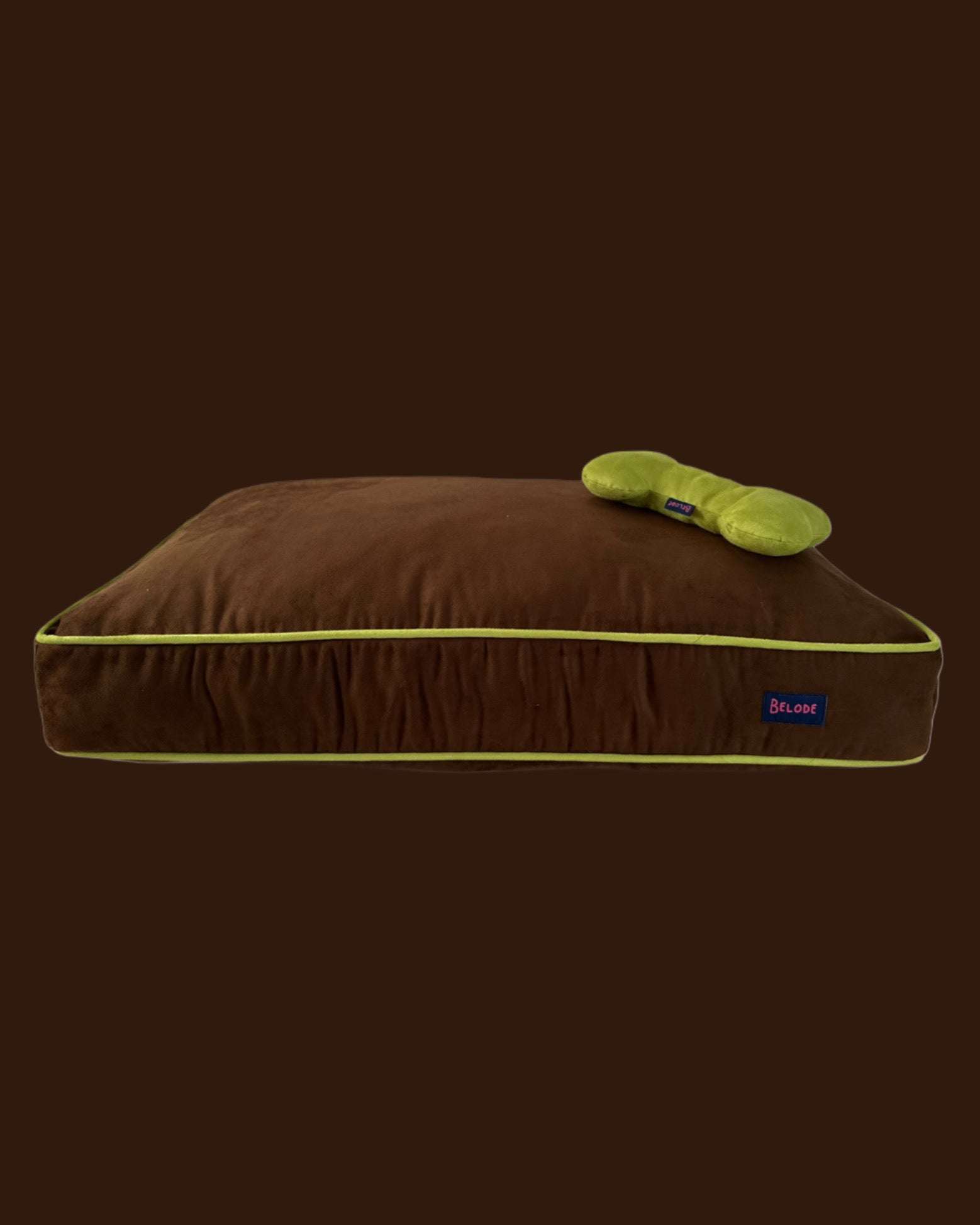 CHOCOLATE DOG BED WITH GREEN EDGING