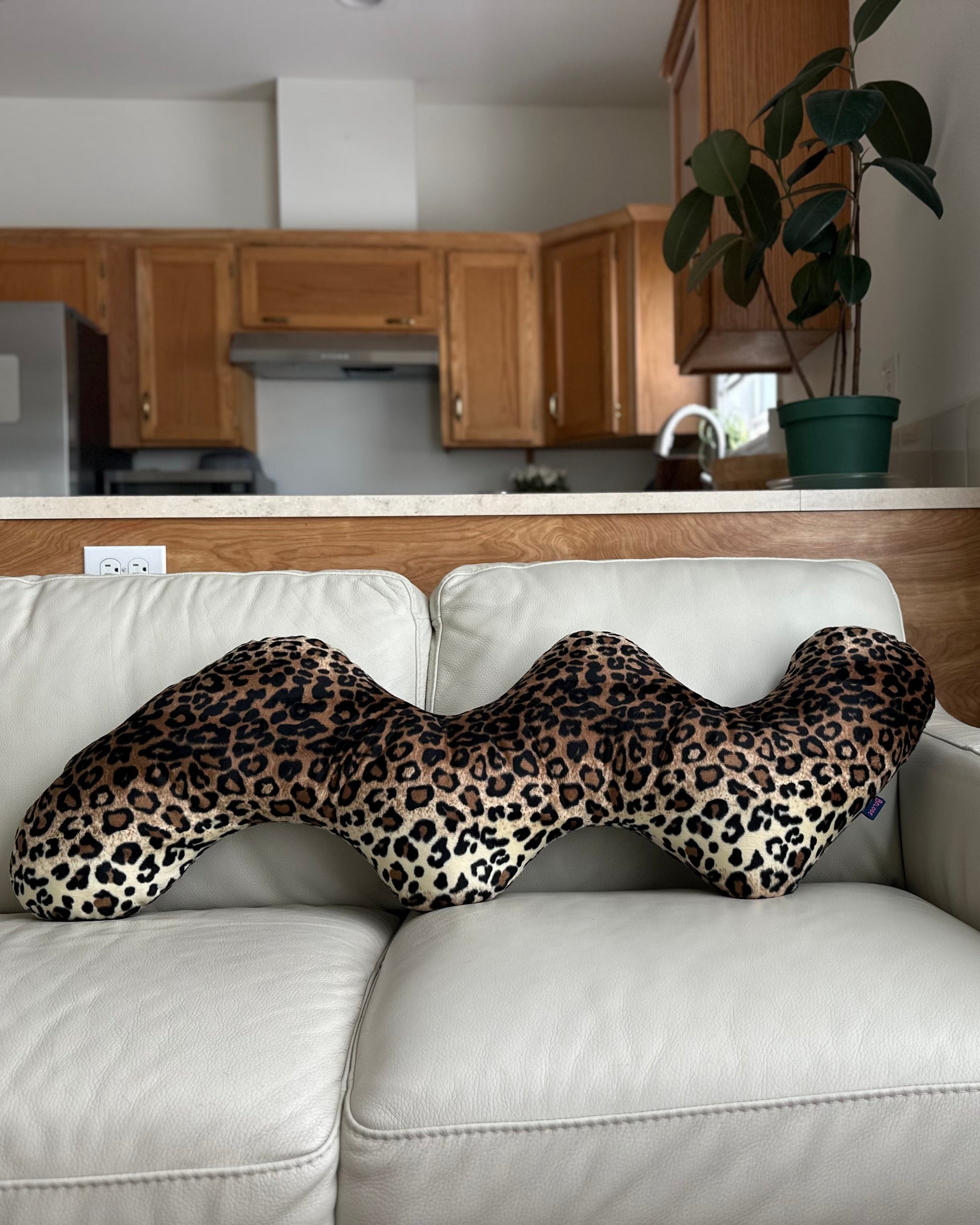 LEOPARD CURL PILLOW
