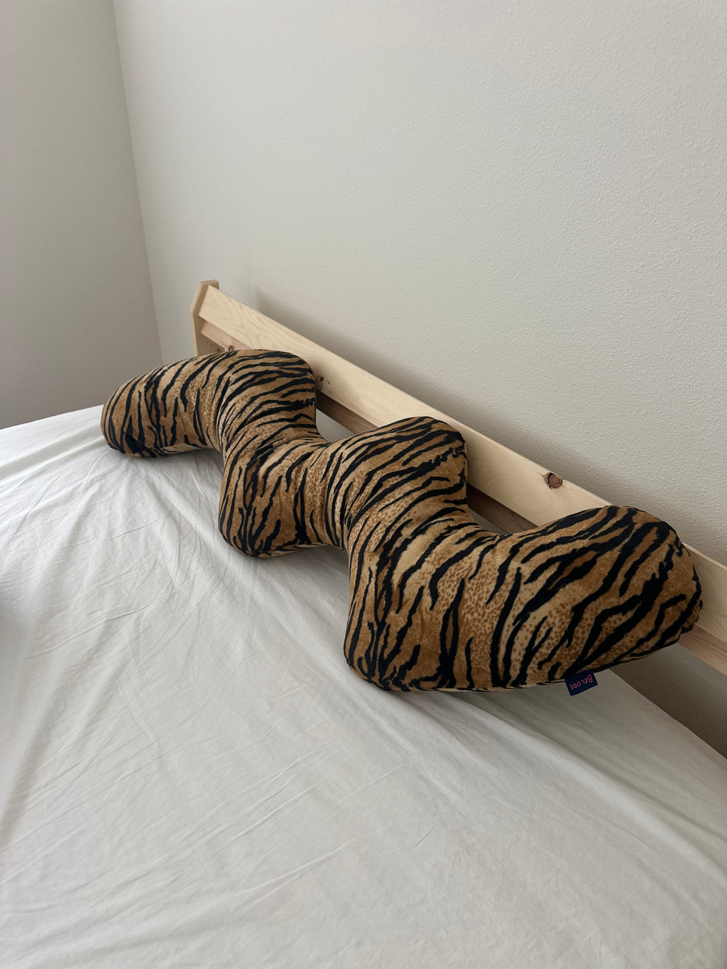 TIGER CURL PILLOW