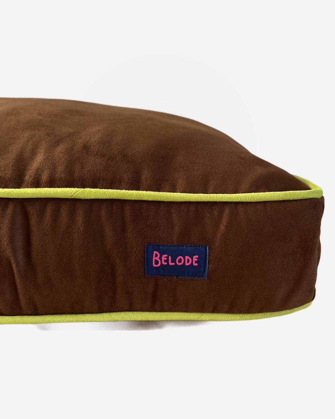 CHOCOLATE DOG BED WITH GREEN EDGING