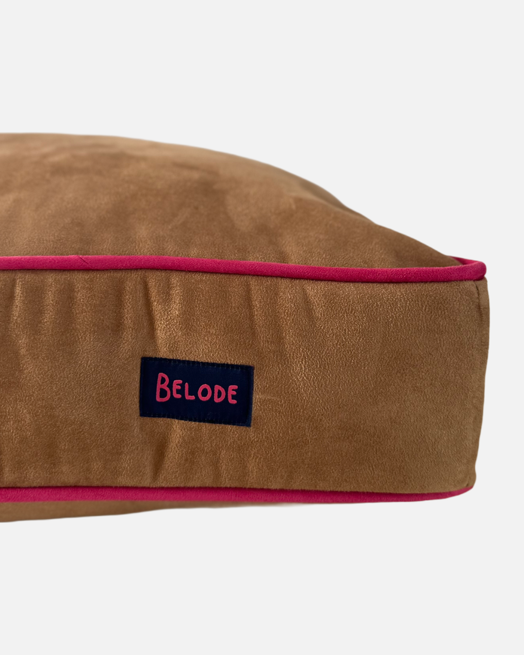MOCHA MOUSSE DOG BED WITH PINK EDGING