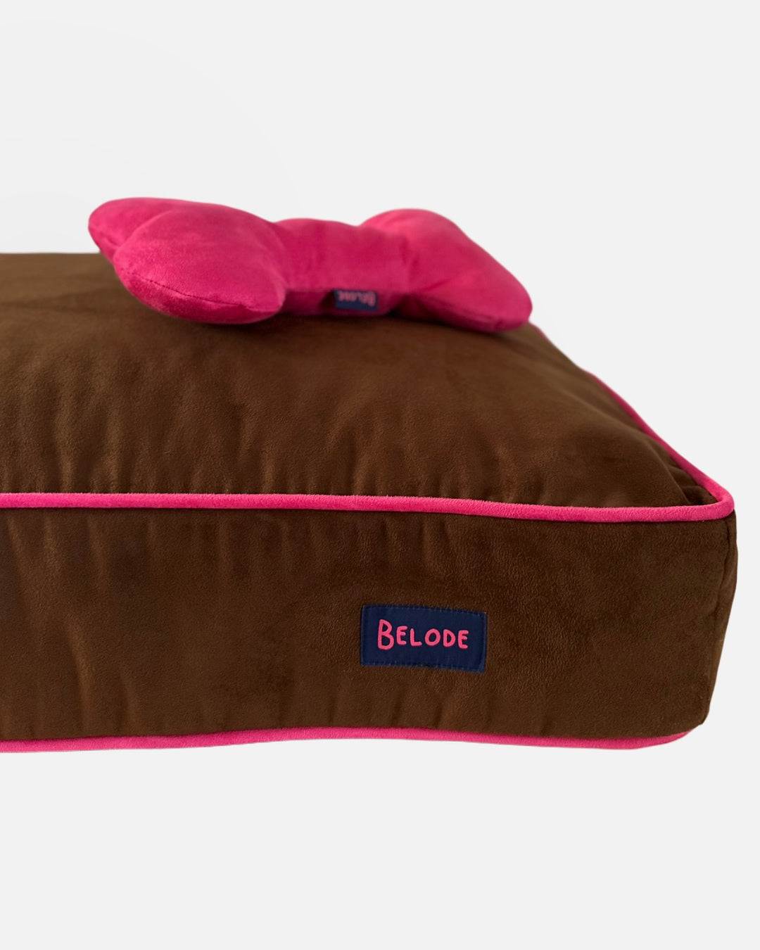 CHOCOLATE DOG BED WITH PINK EDGING